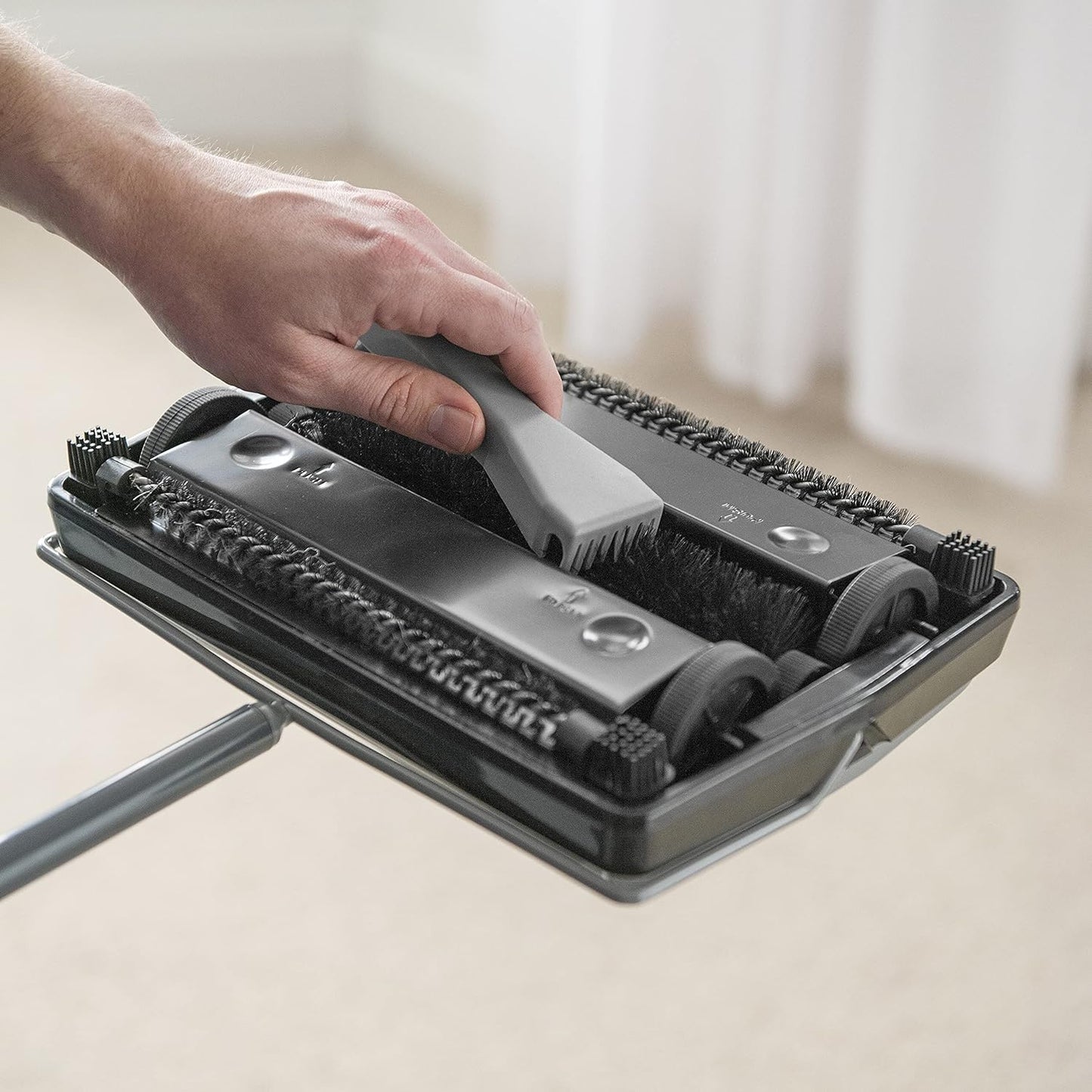 COMPACT MANUAL SWEEPER